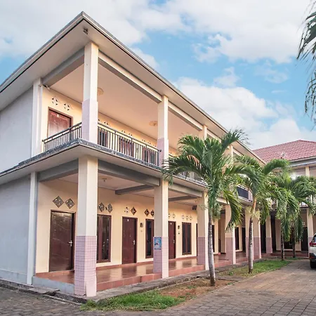 Oyo Life 93504 Kost Krisna Hotel