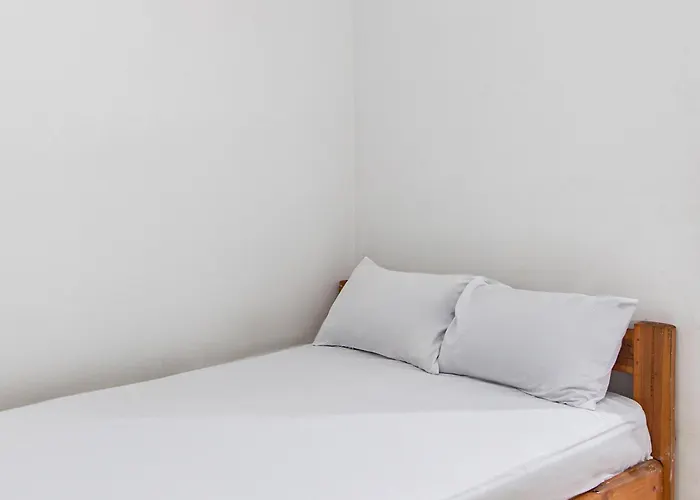ホテル Oyo Life 93504 Kost Krisna Temukus
