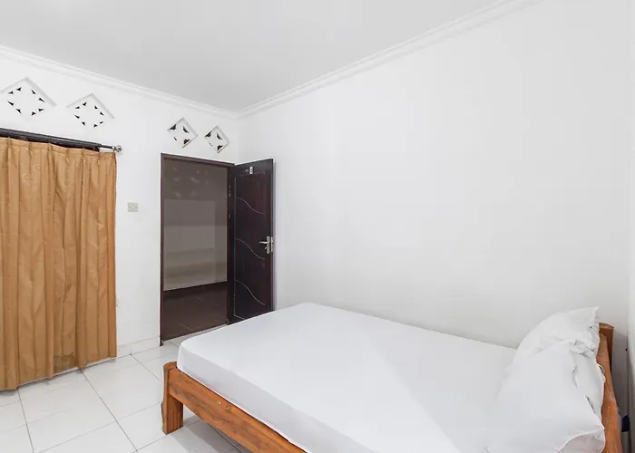 Oyo Life 93504 Kost Krisna 2*