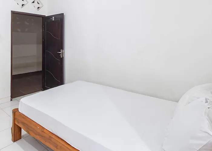 Oyo Life 93504 Kost Krisna