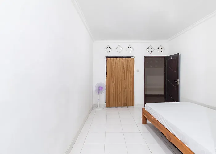 Oyo Life 93504 Kost Krisna 2*