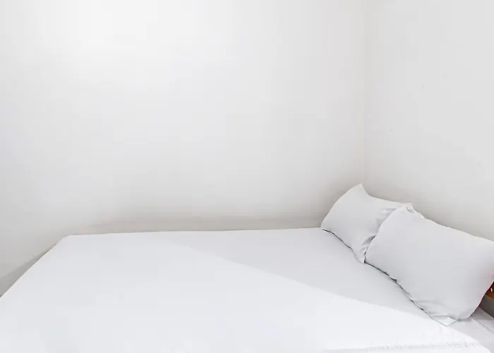 Oyo Life 93504 Kost Krisna Temukus