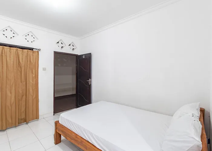 ホテル Oyo Life 93504 Kost Krisna Temukus