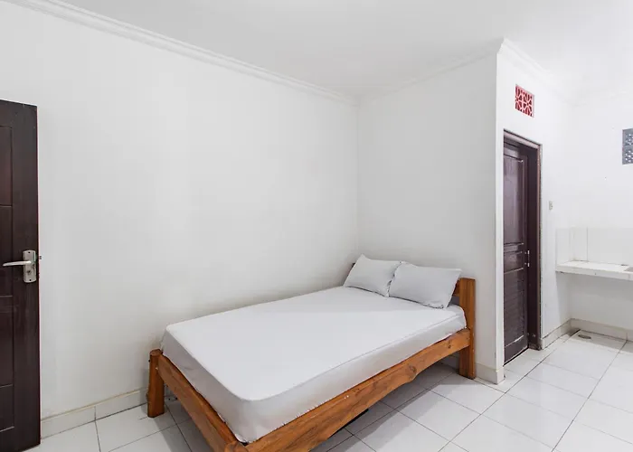 Oyo Life 93504 Kost Krisna 2* Temukus